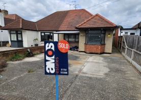 21, Derek Gardens, Southend-on-sea SS2 6QX