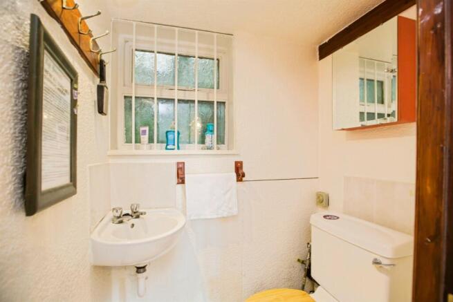 4 bed Semi-Detached for sale Image 8
