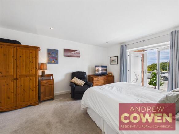 2 bed Apartment for sale Image 11