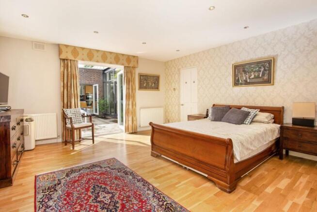 17 Langton Way, B...