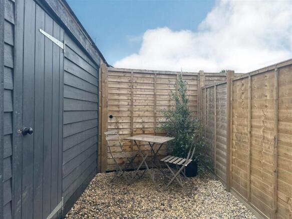 1 bed Detached for sale Image 11