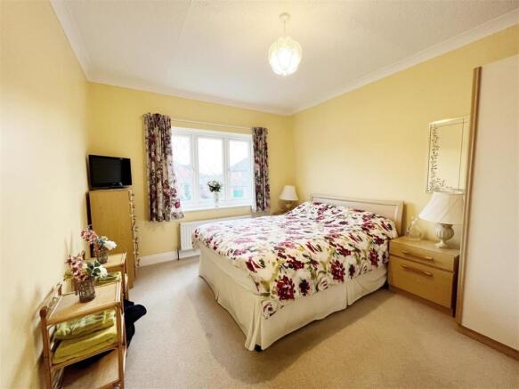 Bedroom 2 pic 1.jpg