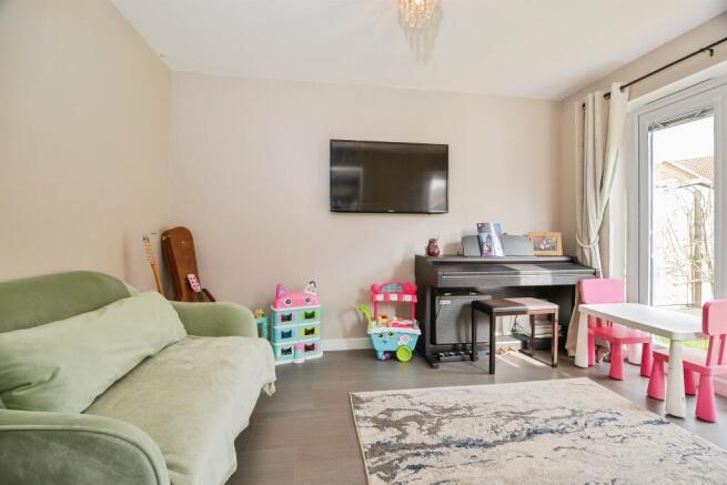 4 bed Detached for sale Image 7