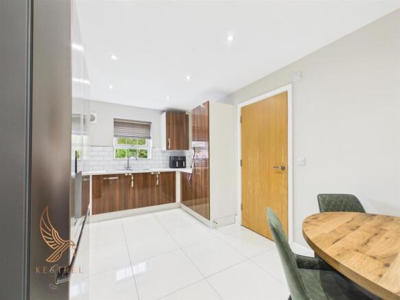 4 bed Detached for sale Image 7