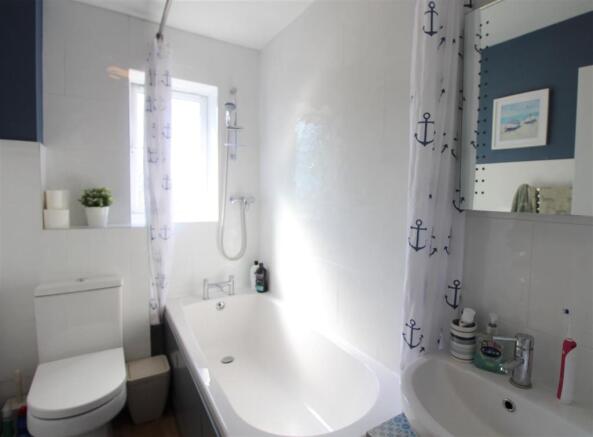 Bathroom 12 Harbinger Avenue.jpg
