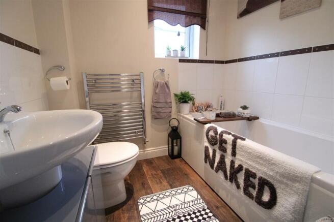 BATHROOM/WC