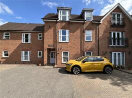 Flat 7, 110 Rowan Court, London Road, Bagshot GU19 5DA