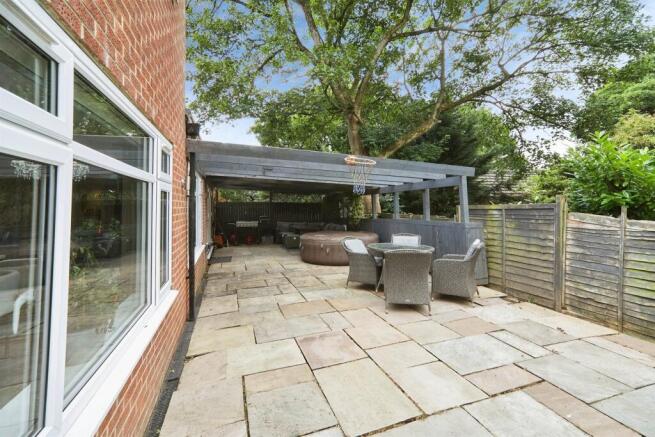 4 bed Detached for sale Image 9