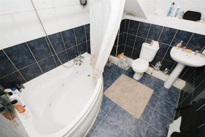 4 bed Terraced to rent Image 7