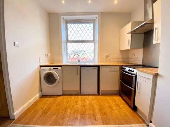 2 bed Terraced to rent Image 7