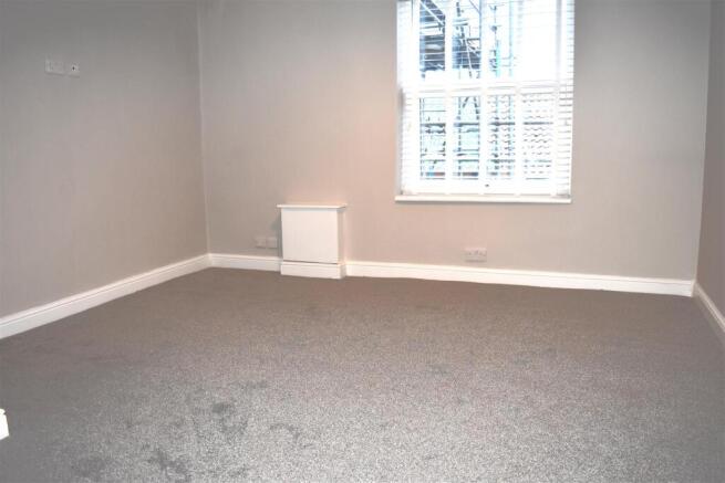2 bed Flat to rent Image 5