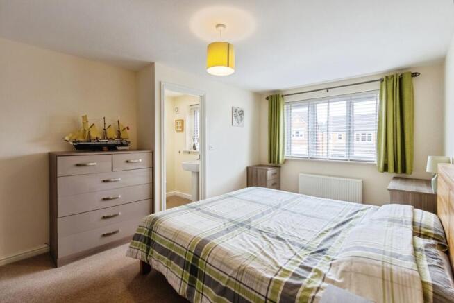 4 bed Detached for sale Image 10
