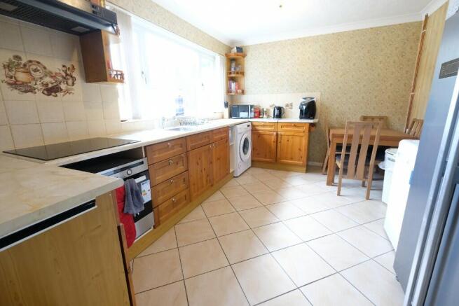 KITCHEN/DINING ROOM