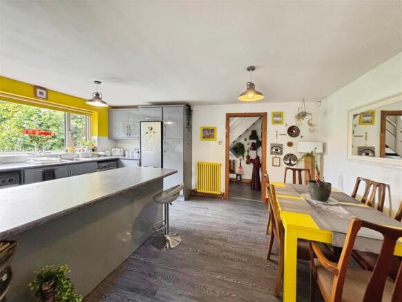 3 bed Detached for sale Image 5