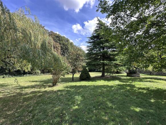 4 bed Detached for sale Image 11