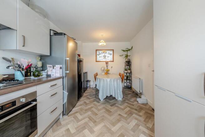 3 bed Semi-Detached for sale Image 5