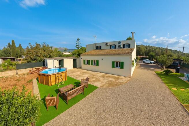 Rear view of the finca with pool