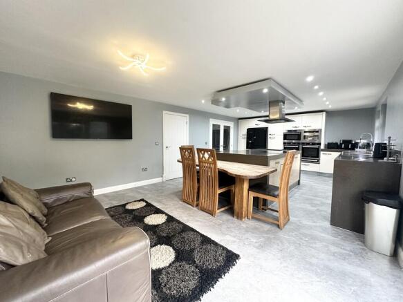 8 bed Detached for sale Image 11