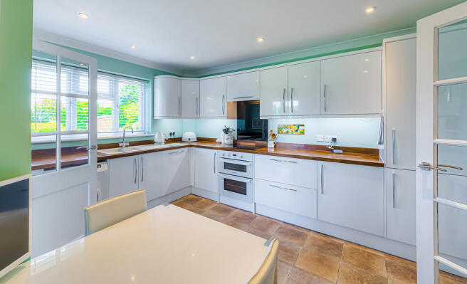 Kitchen/breakfast...