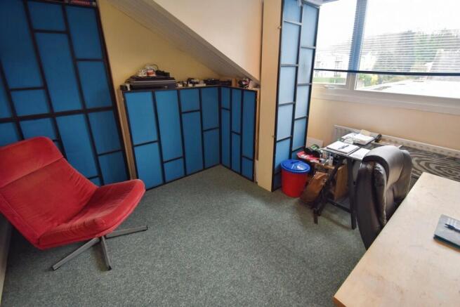 4 bed Terraced for sale Image 10