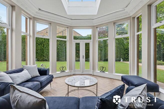 6 bed Detached for sale Image 9