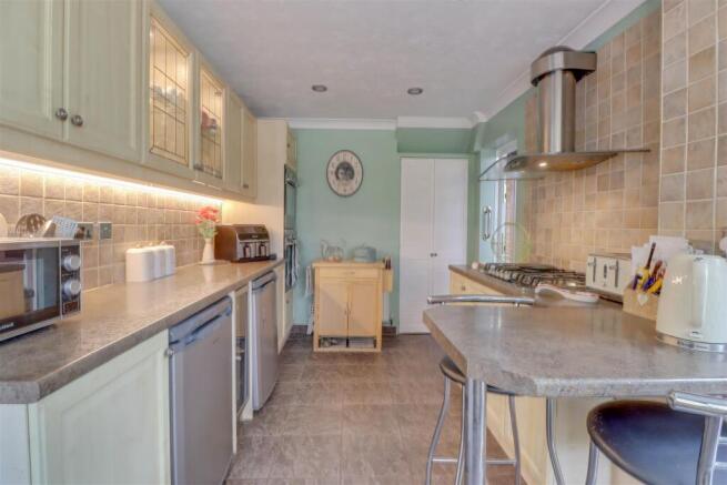 Burne Avenue, Wickford photo 4