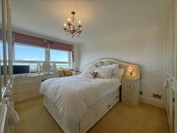 2 bed Flat for sale Image 10
