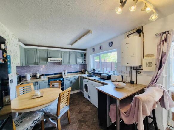 3 bed Semi-Detached for sale Image 4