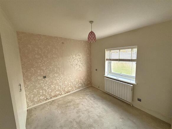DOUBLE BEDROOM