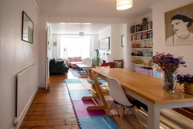 25 Queens Rd - living_dining room.jpg