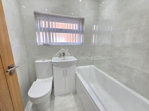 4 bed Semi-Detached for sale Image 10