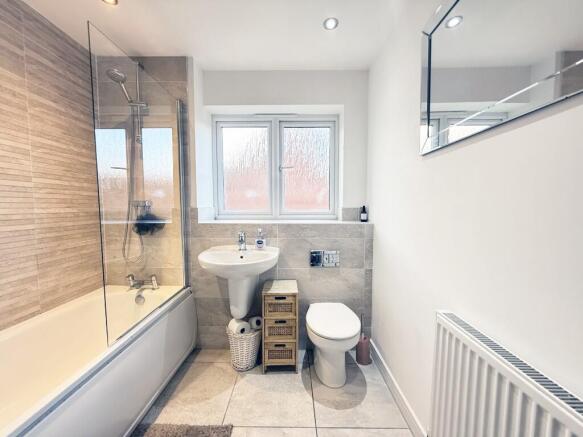 4 bed Detached for sale Image 4
