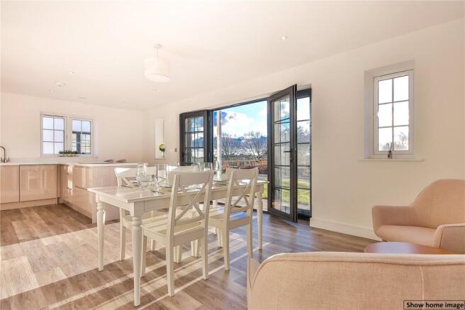 Kitchen/ Dining