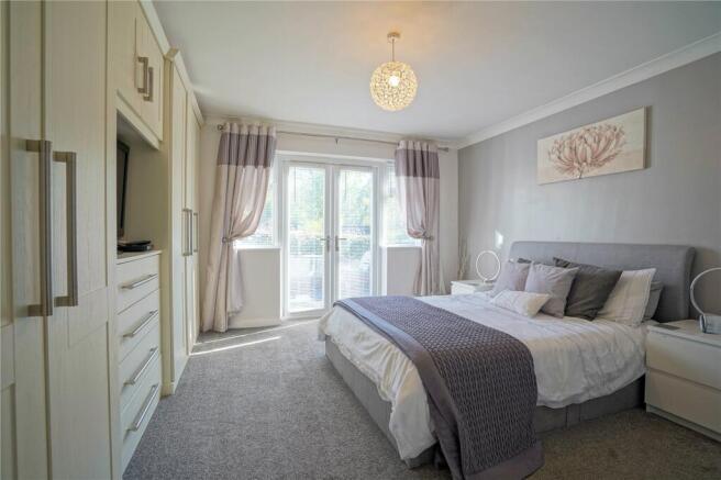 4 bed Bungalow for sale Image 11