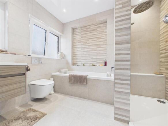 4 bed Detached for sale Image 10