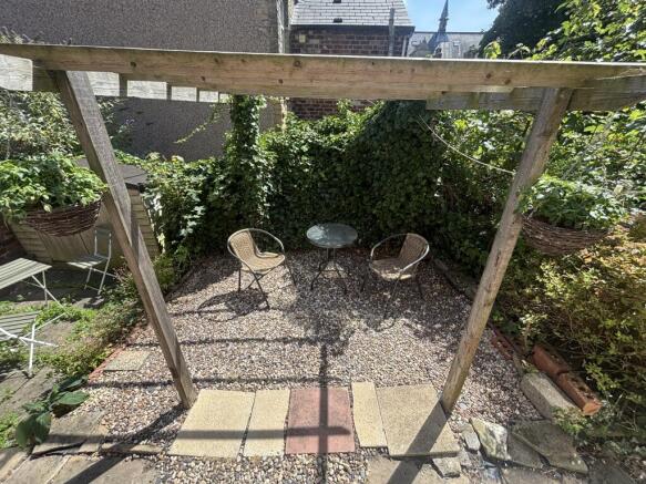 2 bed House to rent Image 11
