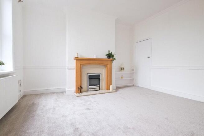 2 bed Terraced to rent Image 6