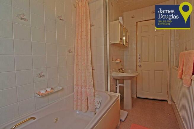 Bathroom 3.JPG