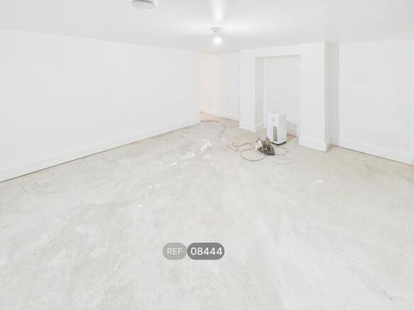 4 bed Terraced to rent Image 7