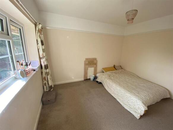 44 Albert Road bed 1.jpg