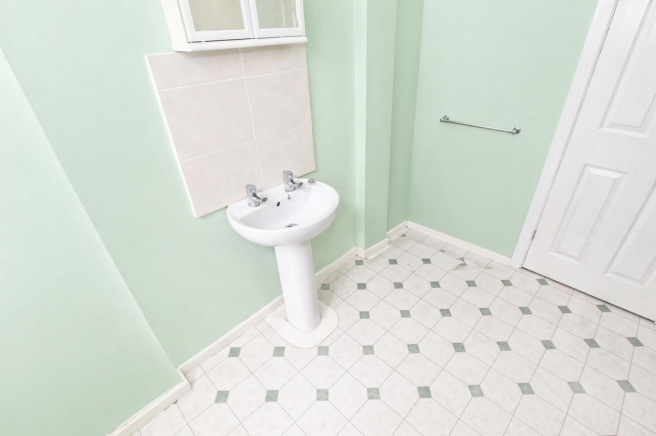 3 bed Terraced for sale Image 10