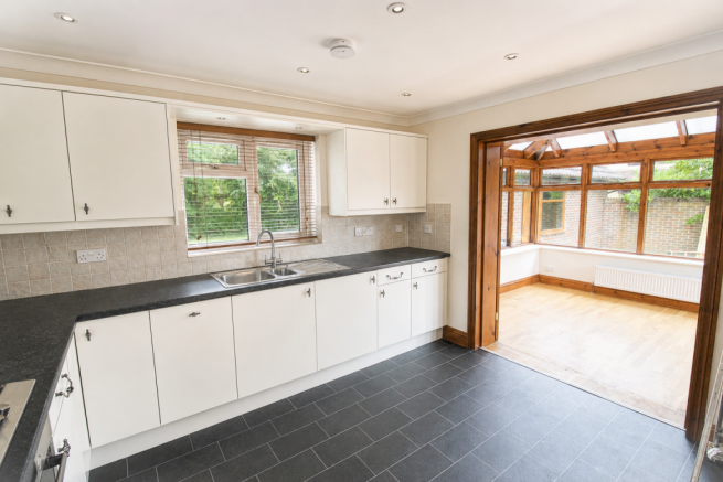 Rollestone Road, Holbury, Hampshire photo 5