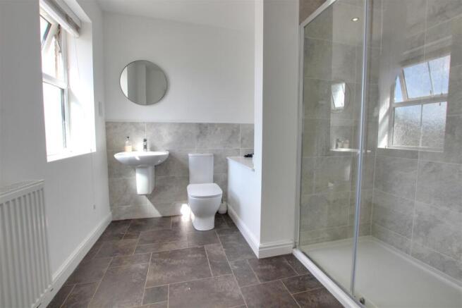 4 bed Detached for sale Image 11
