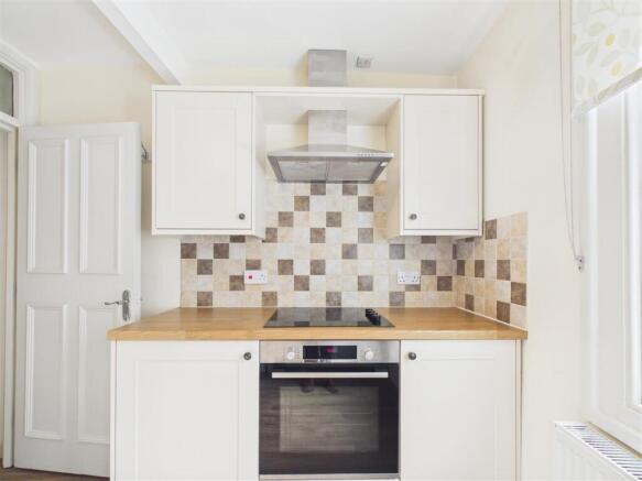 Kitchen 2.jpg