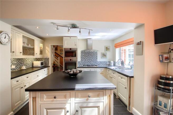 4 bed Detached for sale Image 9