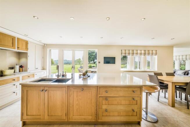 LIVING/DINING KITCHEN