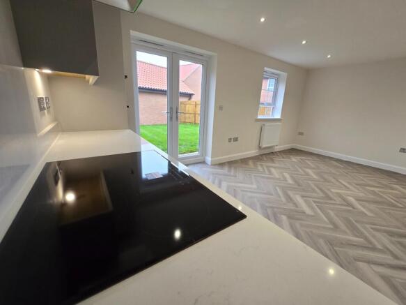 4 bed Detached to rent Image 9