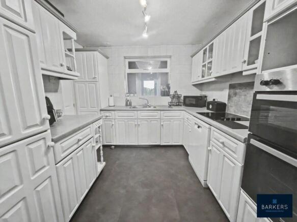 4 bed Detached for sale Image 5