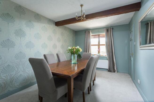 5 bed Detached for sale Image 7