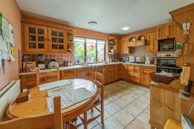 Kitchen/breakf...